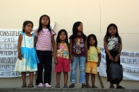 Lunes 4 de junio del 2012. Tuxtla Gutiérrez, Chiapas. Aspecto de la protesta que realizan los pobladores de la comunidad Cerro el Baúl en los Chimalapas, los cuales son afectados por los problemas entre Chiapas y Oaxaca. Lunes 4 de junio del 2012. Tuxtla Gutiérrez, Chiapas. Aspecto de la protesta que realizan los pobladores de la comunidad Cerro el Baúl en los Chimalapas, los cuales son afectados por los problemas entre Chiapas y Oaxaca.
