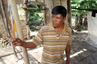 Jueves 7 de septiembre del 2017. Venustiano Carranza, Chiapas. Una persona logra sobrevivir después de ser arrastrado por el agua sujetándose a un tronco durante las afectaciones de las lluvias de los últimos dí­as en esta comunidad ubicada en la cerca