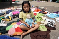 Jueves 7 de septiembre del 2017. Venustiano Carranza, Chiapas. Los niños de la comunidad Belisario Domí­nguez secan al sol  los cuadernos y libros rescatados de las afectaciones de las lluvias de los últimos dí­as en esta comunidad ubicada en la cercaní