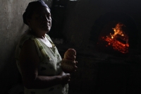 Jueves 29 de octubre del 2020. Berriozabal. El #tradicional #pan de muerto es cocinado de manera artesanal en la comunidad por las hábiles manos de doña Mechita Hernández