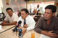 Martes 26 de diciembre del 2012. Tuxtla Gutiérrez, Chiapas. LÃderes de la vieja guardia del PRD en Chiapas, anuncian las acciones legales que se realizan para impugnar las diferentes reformas que se han llevado a cabo en este estado del sureste mexicano, Martes 26 de diciembre del 2012. Tuxtla Gutiérrez, Chiapas. LÃderes de la vieja guardia del PRD en Chiapas, anuncian las acciones legales que se realizan para impugnar las diferentes reformas que se han llevado a cabo en este estado del sureste mexicano,