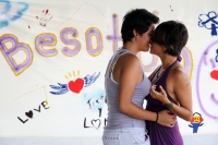 Sábado 19 de septiembre del 2015. Tuxtla Gutiérrez. La comunidad LGBTI se reúne esta tarde en la plaza central de la capital del estado de Chiapas donde se manifiestan por cuarta ocasión en el Besoton 2015 exigiendo igualdad de derechos todas las personas