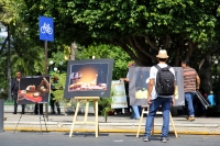 Domingo 12 de noviembre del 2017. Tuxtla Gutiérrez. Una mañana en la expo de fotografí­as de los alumnos de la Unach expuesta esta mañana en el Parque de la Marimba.