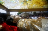 Martes 17 de agosto. Las reliquias de Juan Bosco son trasladadas esta mañana a la catedral de San Marcos donde los restos del Santo de Turín son adorados por la feligresía Católica y Salesiana del estado de Chiapas.