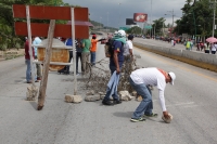 Jueves 21 de julio del 2016. Tuxtla Gutiérrez. Esta mañana reinician los bloqueos del Movimiento Magisterial en protesta de la Reforma Educativa en México, con lo que el tráfico en las entradas de la capital del estado de Chiapas es detenido totalmente de