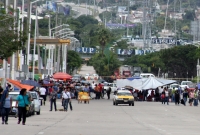 Martes 17 de septiembre del 2013. Tuxtla Gutiérrez. Policía de tránsito municipal desvía el flujo vehicular en las cercanías de los bloqueos del magisterio en la capital del estado de Chiapas.