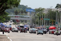 Martes 17 de septiembre del 2013. Tuxtla Gutiérrez. Policía de tránsito municipal desvía el flujo vehicular en las cercanías de los bloqueos del magisterio en la capital del estado de Chiapas.