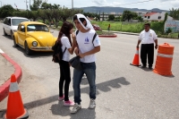 Martes 17 de septiembre del 2013. Tuxtla Gutiérrez. Policía de tránsito municipal desvía el flujo vehicular en las cercanías de los bloqueos del magisterio en la capital del estado de Chiapas.