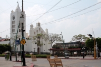 Jueves 9 de abril del 2020. Tuxtla Gutiérrez. La Avenida Central es cerrada por manifestantes que siguen exigiendo el pago de los adeudos que el gobierno chiapaneco mantienen a grupos de maestros.