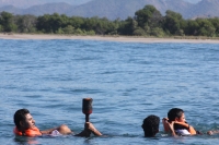 11 de diciembre. Peregrinos nadan en las costas chiapanecas.