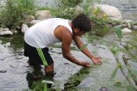 Martes 16 de mayo del 2017. Suchiapa, Chiapas. Habitantes de la comunidad Pacú del municipio de Suchiapa intentan limpiar los peces muertos que contaminan la región por las descargas de aguas residuales al rio que atraviesa esta comunidad de la depresión 