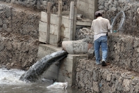 Viernes 27 de enero del 2012. Cierran el suministro de agua en el lado Oriente Norte de Tuxtla.