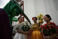 Miércoles 29 de junio. La danza del Bourroncito o del Colibrí es llevada a cabo en las calles de la comunidad de Chiapa de Corzo donde los participantes representan la entrada de la temporada fértil del campo del sureste de México.