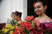 Miércoles 29 de junio. La danza del Bourroncito o del Colibrí es llevada a cabo en las calles de la comunidad de Chiapa de Corzo donde los participantes representan la entrada de la temporada fértil del campo del sureste de México.
