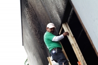 Miércoles 28 de noviembre del 2018. Tuxtla Gutiérrez.  Los rastros de la explosión provocada esta madrugada en la entrada del edificio de la administración chiapaneca.