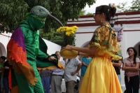 Domingo 26 de junio del 2016. Chiapa de Corzo. La Danza del Colibrí o Burrioncito. Esta danza de origen prehispánico es representada por jóvenes chiapacorceños en la víspera de la celebración de San Pedro en esta rivereña ciudad colonial. Los danzantes re Domingo 26 de junio del 2016. Chiapa de Corzo. La Danza del Colibrí o Burrioncito. Esta danza de origen prehispánico es representada por jóvenes chiapacorceños en la víspera de la celebración de San Pedro en esta rivereña ciudad colonial. Los danzantes re