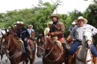 Viernes 24 de agoto del 2012. Venustiano Carranza. “La Cabalgata”. Los participantes de la Segunda Cabalgata de San Bartolome se realiza durante las fiestas patronales agrupando a los personajes principales y hacendados quienes recorren las rancherias dur