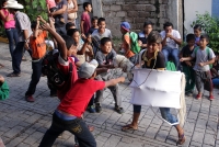 Lunes 25 de julio del 2016. Suchiapa. La Danza del Caballo Blanco o Nandayuli. Durante los festejos de Santa Ana en esta comunidad, los jóvenes bailan acompañados del ritmo de la carrizo y tambores en un vaivén frenético entre quienes representan caballos