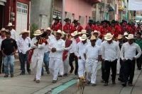 Viernes 19 de enero del 2018. Venustiano Carranza. Los Carrerantes de La San Bartolomé de los Llanos. Cabalgando y ataviados de rojo y cascabeles, los indí­genas recorren las calles entre las iglesias de San Sebastián y San Pedro