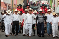 Viernes 19 de enero del 2018. Venustiano Carranza. Los Carrerantes de La San Bartolomé de los Llanos. Cabalgando y ataviados de rojo y cascabeles, los indí­genas recorren las calles entre las iglesias de San Sebastián y San Pedro