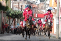 Viernes 19 de enero del 2018. Venustiano Carranza. Los Carrerantes de La San Bartolomé de los Llanos. Cabalgando y ataviados de rojo y cascabeles, los indí­genas recorren las calles entre las iglesias de San Sebastián y San Pedro