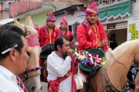 Viernes 19 de enero del 2018. Venustiano Carranza. Los Carrerantes de La San Bartolomé de los Llanos. Cabalgando y ataviados de rojo y cascabeles, los indÃÂgenas recorren las calles entre las iglesias de San Sebastián y San Pedro Viernes 19 de enero del 2018. Venustiano Carranza. Los Carrerantes de La San Bartolomé de los Llanos. Cabalgando y ataviados de rojo y cascabeles, los indÃÂgenas recorren las calles entre las iglesias de San Sebastián y San Pedro