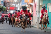 Viernes 19 de enero del 2018. Venustiano Carranza. Los Carrerantes de La San Bartolomé de los Llanos. Cabalgando y ataviados de rojo y cascabeles, los indí­genas recorren las calles entre las iglesias de San Sebastián y San Pedro