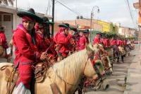 Viernes 19 de enero del 2018. Venustiano Carranza. Los Carrerantes de La San Bartolomé de los Llanos. Cabalgando y ataviados de rojo y cascabeles, los indí­genas recorren las calles entre las iglesias de San Sebastián y San Pedro