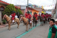 Viernes 19 de enero del 2018. Venustiano Carranza. Los Carrerantes de La San Bartolomé de los Llanos. Cabalgando y ataviados de rojo y cascabeles, los indí­genas recorren las calles entre las iglesias de San Sebastián y San Pedro