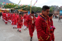 Viernes 19 de enero del 2018. Venustiano Carranza. Los Carrerantes de La San Bartolomé de los Llanos. Cabalgando y ataviados de rojo y cascabeles, los indí­genas recorren las calles entre las iglesias de San Sebastián y San Pedro