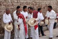 Viernes 19 de enero del 2018. Venustiano Carranza. Los Carrerantes de La San Bartolomé de los Llanos. Cabalgando y ataviados de rojo y cascabeles, los indí­genas recorren las calles entre las iglesias de San Sebastián y San Pedro