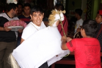 Lunes 24 de julio del 2017. Suchiapa, Chiapas. La Danza del Caballo Blanco o Nandayuli. Durante los festejos de Santa Ana en esta comunidad, los jóvenes bailan acompañados del ritmo del carrizo y tambores en un vaivén frenético