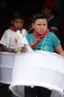 Lunes 24 de julio del 2017. Suchiapa, Chiapas. La Danza del Caballo Blanco o Nandayuli. Durante los festejos de Santa Ana en esta comunidad, los jóvenes bailan acompañados del ritmo del carrizo y tambores en un vaivén frenético