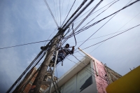 20210524. Tuxtla G. Árboles y cableado caídos durante las lluvias de este día