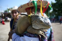 20210531. El Calalá en Suchiapa.  Día de La Topada del Calalá: los diferentes grupos de danzantes se encuentran para acompañar el recorrido ritual hacia la Ermita de esta comunidad