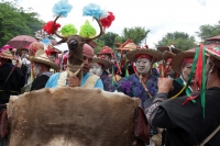 Martas 13 de junio del 2017. Suchiapa. El recorrido de la topada del Santísimo da inicio a las danzas del Calalá en las comunidades de esta localidad de la depresión central de Chiapas.  Los danzantes se reúnen entre las comunidades de oriente de esta loc