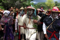 Martes 13 de junio del 2017. Suchiapa. El recorrido de la topada del Santísimo da inicio a las danzas del Calalá en las comunidades de esta localidad de la depresión central de Chiapas.  Los danzantes se reúnen entre las comunidades de oriente de Suchiapa