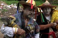 Martes 13 de junio del 2017. Suchiapa. El recorrido de la topada del Santísimo da inicio a las danzas del Calalá en las comunidades de esta localidad de la depresión central de Chiapas.  Los danzantes se reúnen entre las comunidades de oriente de Suchiapa