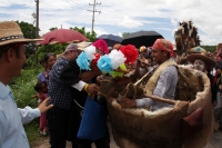 Martas 13 de junio del 2017. Suchiapa. El recorrido de la topada del Santísimo da inicio a las danzas del Calalá en las comunidades de esta localidad de la depresión central de Chiapas.  Los danzantes se reúnen entre las comunidades de oriente de esta loc
