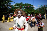 20210531. El Calalá en Suchiapa.  Día de La Topada del Calalá: los diferentes grupos de danzantes se encuentran para acompañar el recorrido ritual hacia la Ermita de esta comunidad