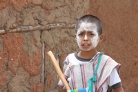 Lunes 20 de junio. (20 fotos) Los pobladores de la Colonia Emiliano Zapata de Chiapa de Corzo inician esta mañana (lunes) con las danzas del Calalá acompañando las enramas y somes los cuales son llevados entre el sonido de los cuetes y danzantes a una cas