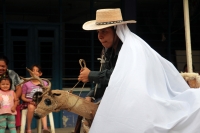 Miércoles 30 de mayo del 2018. Chiapa de Corzo. Los jóvenes danzantes del Calalá del Bario Benito Juárez se preparan para realizar el recorrido hacia el Cerro del Tigre esta tarde