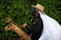 Miércoles 30 de mayo del 2018. Chiapa de Corzo. Los jóvenes danzantes del Calalá del Bario Benito Juárez se preparan para realizar el recorrido hacia el Cerro del Tigre esta tarde