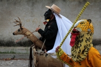Miércoles 30 de mayo del 2018. Chiapa de Corzo. Los jóvenes danzantes del Calalá del Bario Benito Juárez se preparan para realizar el recorrido hacia el Cerro del Tigre esta tarde