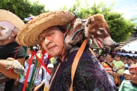 Miércoles 22 de junio.  (20 fotos). El jueves de Corpus se viste de colores y de festividad en la comunidad de Suchiapa, cuando sucede el punto culminante de las celebraciones tradicionales del Calalá o Danza del Venado y del Tigre el cual representa part