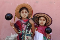 Domingo 22 de junio del 2014. Suchiapa, Chiapas. Durante las celebraciones patronales del Corpus Christi, los danzantes del Calal� visitan La Cruz del Perd�n en las cercan�as del pante�n de la localidad para continuar con el tradicional recorrido hacia la