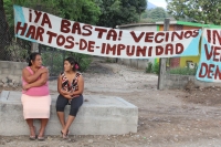 Domingo 5 de junio. Habitantes de las colonias populares aledañas a la Fabrica Caleras y Morteros de Chiapas protestan con mantas para que sean verificados los daños ecológicos causados a la reserva ecológica del Cañón del Sumidero.