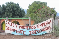 Domingo 5 de junio. Habitantes de las colonias populares aledañas a la Fabrica Caleras y Morteros de Chiapas protestan con mantas para que sean verificados los daños ecológicos causados a la reserva ecológica del Cañón del Sumidero.