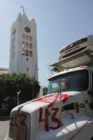 Martes 5 de diciembre del 2017. Tuxtla Gutiérrez. Uno de los camiones abandonados esta mañana por estudiantes en la plaza central de la ciudad durante esta mañana.