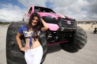 Viernes 25 de noviembre. Bellezas y Camionetas.